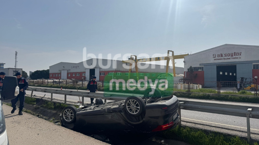 Otomobil kanala uçtu: 2 yaralı 1 Bülten Medya -