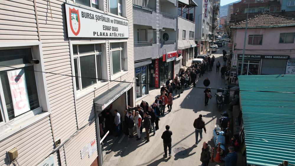 APP plaka kuyruğu sokaklara taştı 2 Bülten Medya -