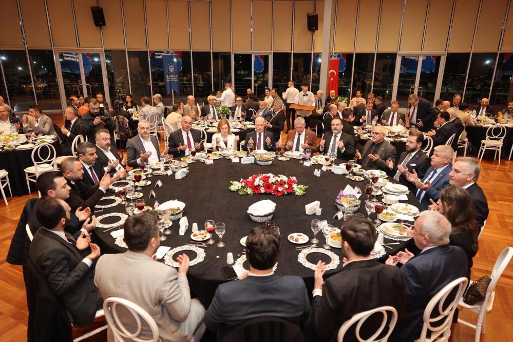 Mecliste tartıştılar, iftarda buluştular 1 Bülten Medya -