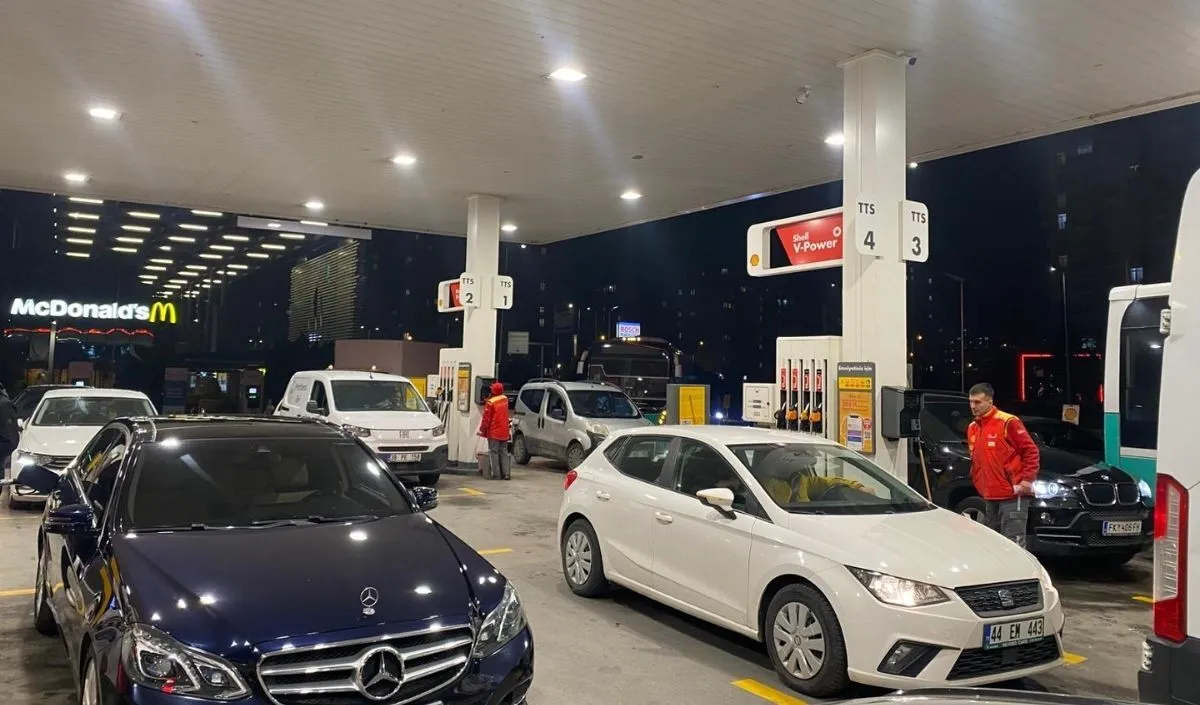Zam söylentisi istasyonları doldurdu 1 Bülten Medya -
