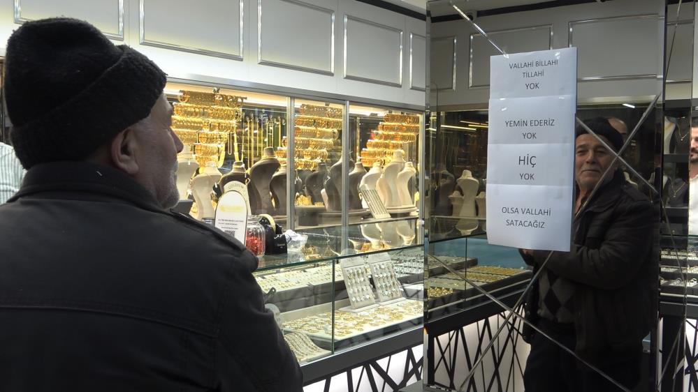 “Yok” yazısı bile yetmedi… kuyumcuda izdiham 1 Bülten Medya -