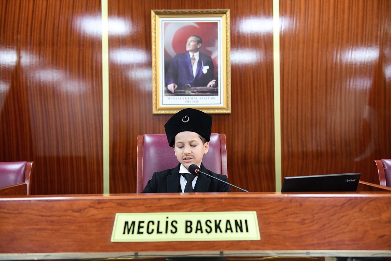Minikler meclisi canlandırdı! 2 Bülten Medya -