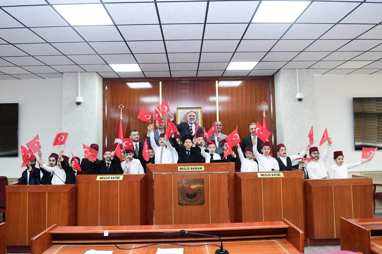 Minikler meclisi canlandırdı! 1 Bülten Medya -