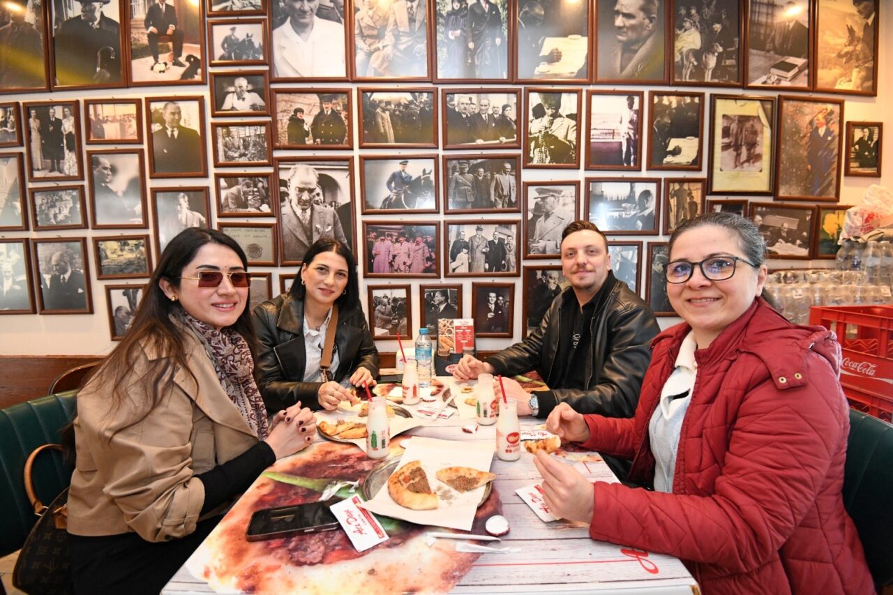 Öğrenciler Bursa’nın lezzetlerini keşfetti… 4 Bülten Medya -
