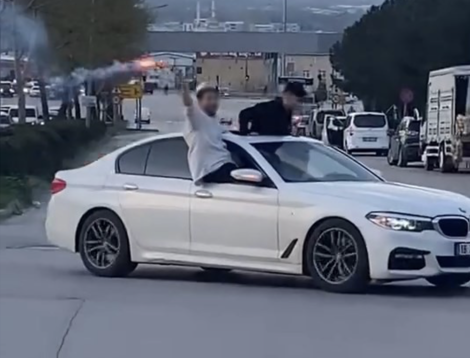 Düğün konvoyu trafiği hiçe saydı 1 Bülten Medya -