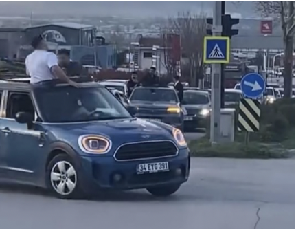 Düğün konvoyu trafiği hiçe saydı 2 Bülten Medya -