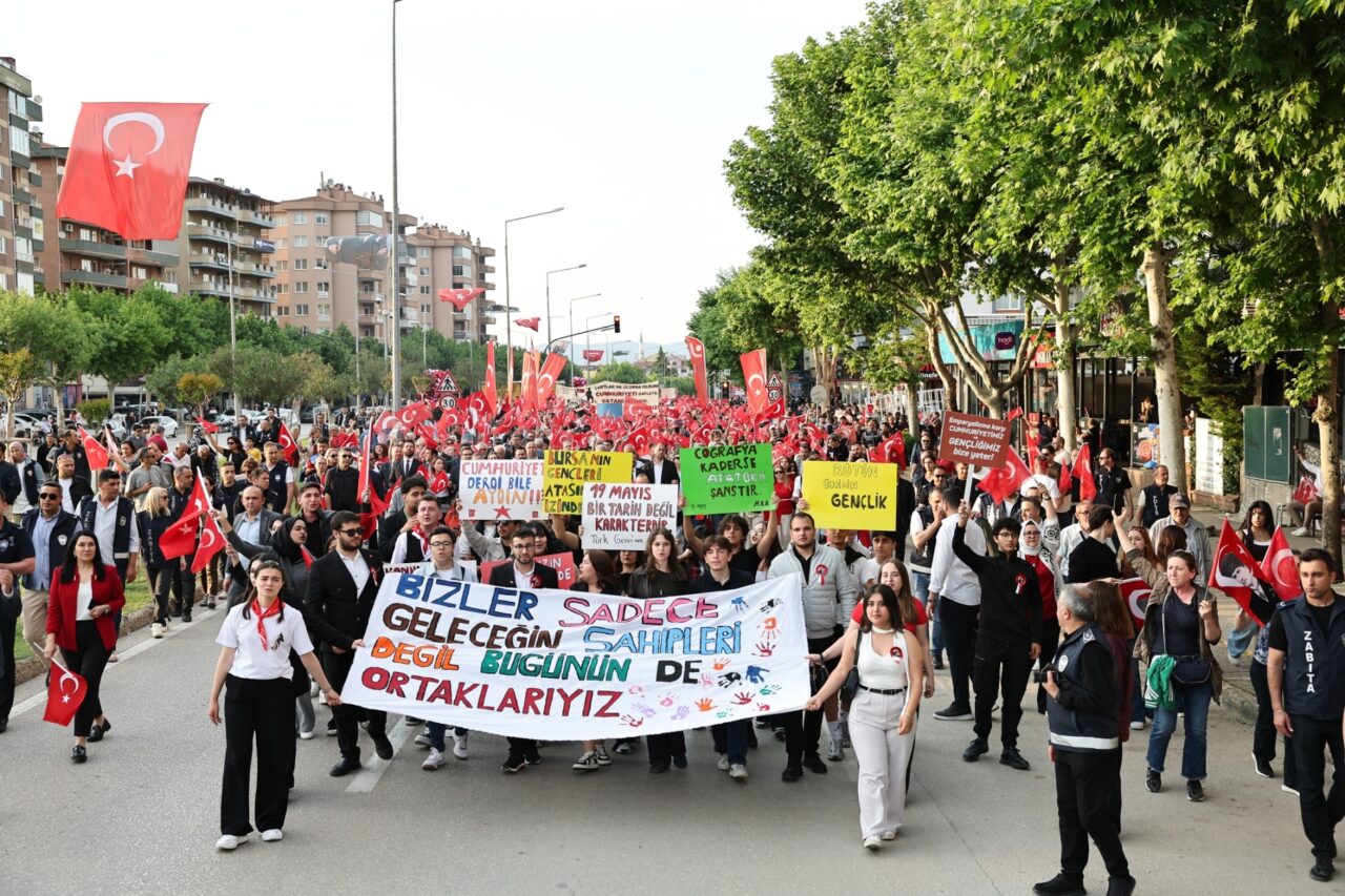 Nilüfer’de binler Cumhuriyet için yürüdü 1 Bülten Medya -