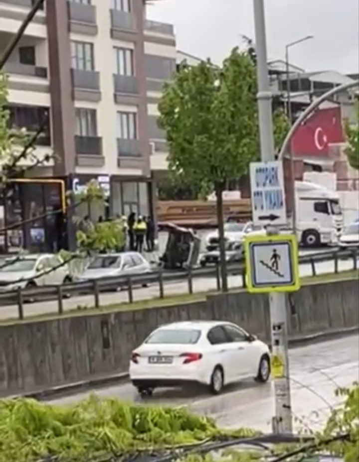 Kontrolden çıkan araç takla attı 1 Bülten Medya -