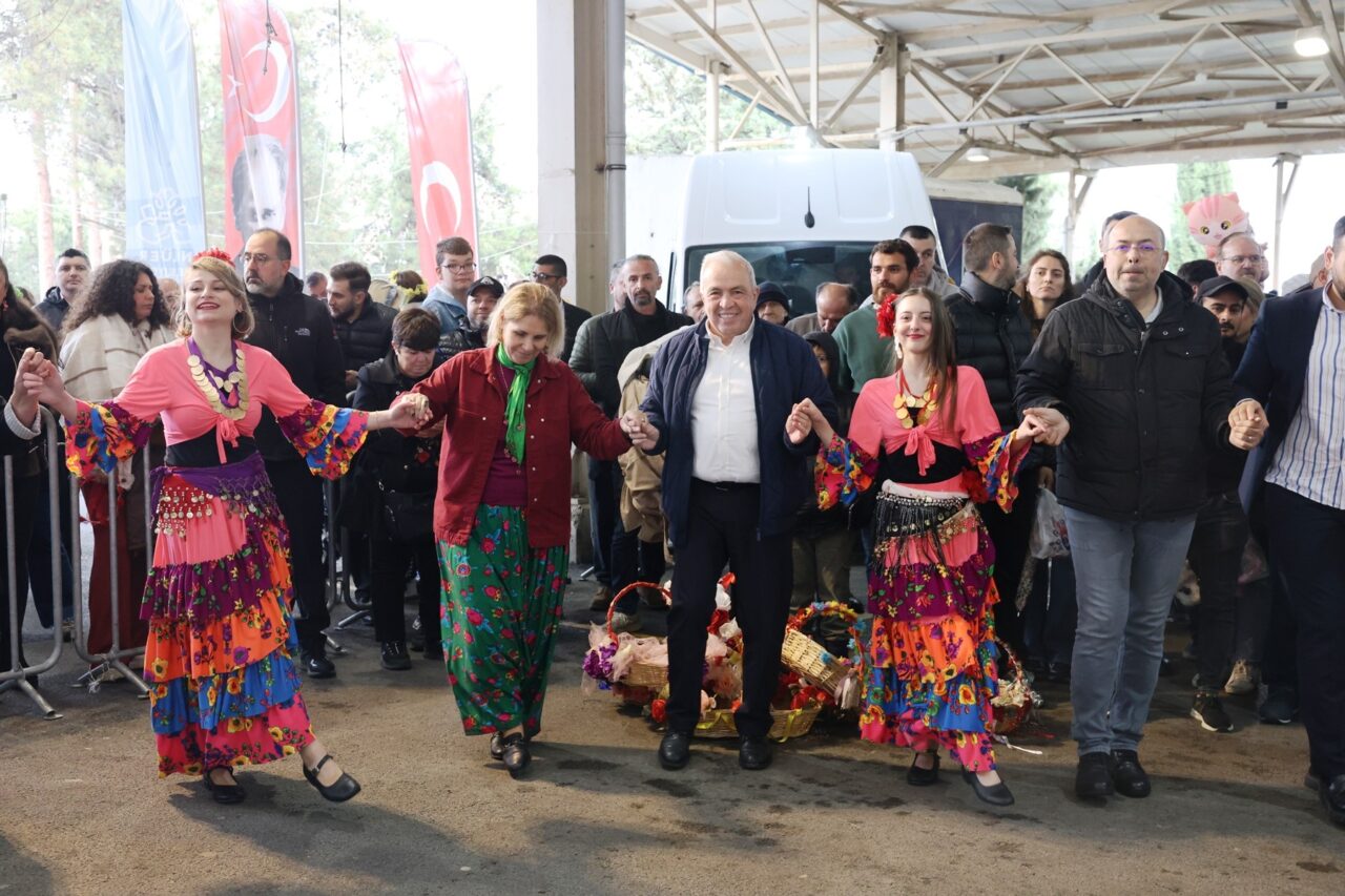 Hıdırellez coşkusu sokaklara taştı 1 Bülten Medya -