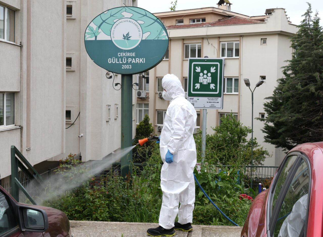 Bu kez parklar tek tek ilaçlandı! 1 Bülten Medya -