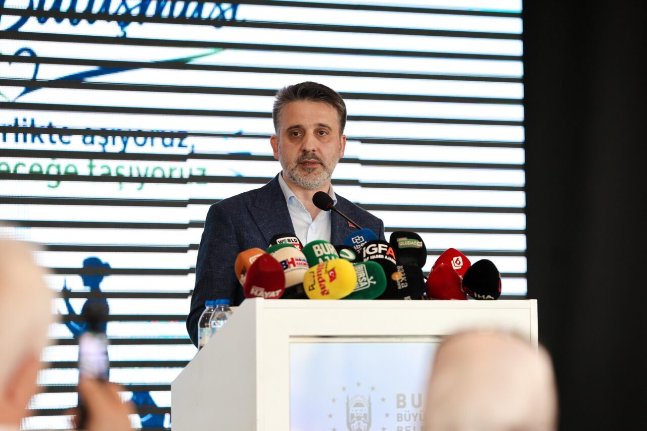 Bir anda salon alkışlarla doldu… 1 Bülten Medya -