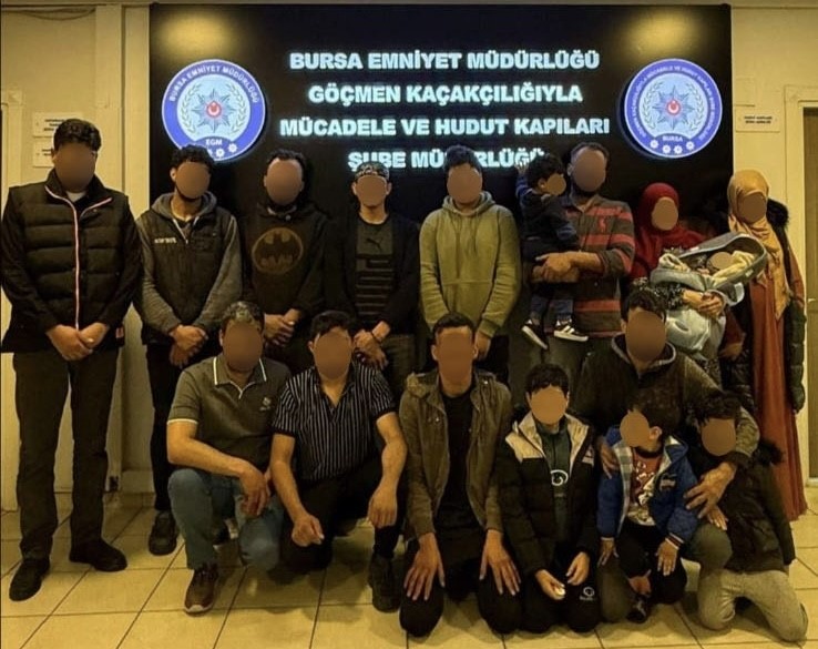Araçtan kaçak göçmenler çıktı! 1 Bülten Medya -
