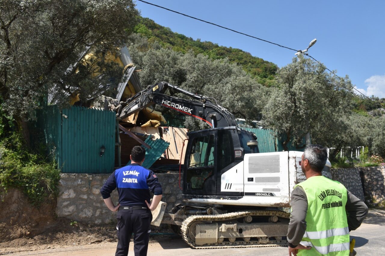 Bu kez kaçak yapılar tek tek yıkıldı! 1 Bülten Medya -