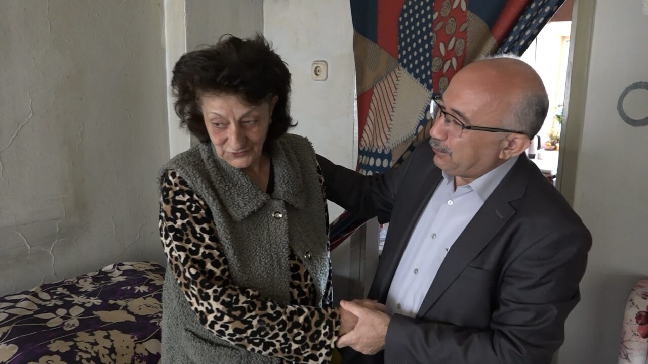 Eski eşine çocuk gibi bakıyor 1 Bülten Medya -
