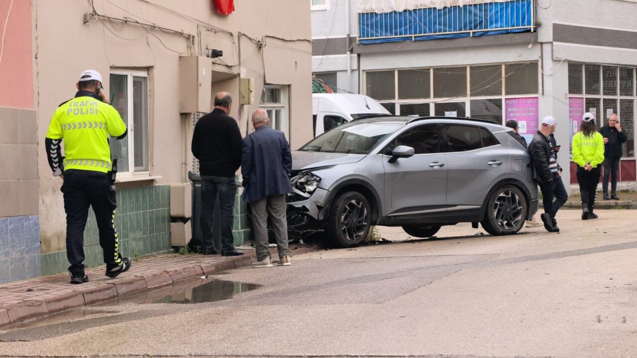 Cip kontrolden çıkıp duvara çarptı 2 Bülten Medya -