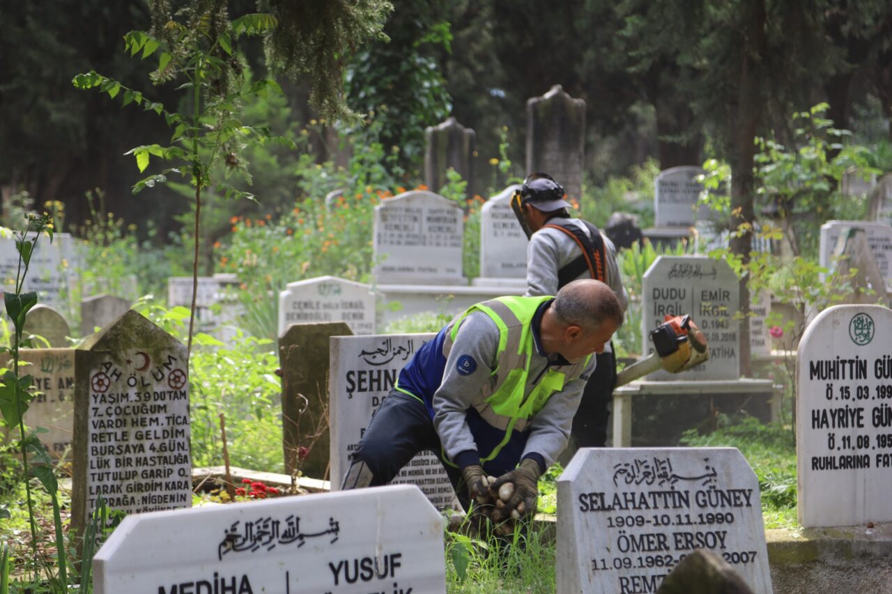Mezarlıklar ziyarete hazır 1 Bülten Medya -