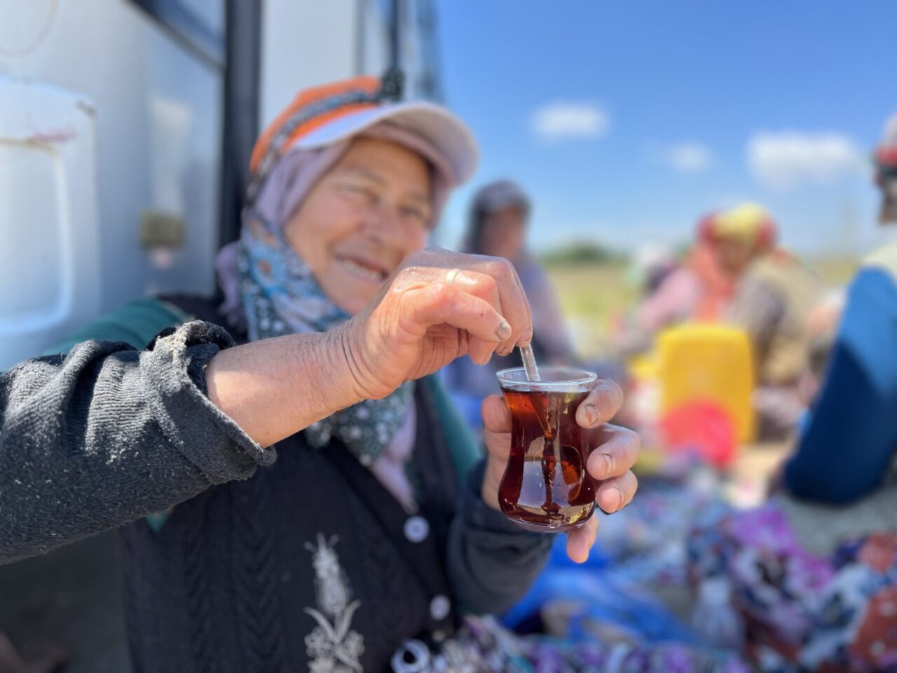 Tarladaki yorgunluğun ilacı bu çay oldu 2 Bülten Medya -